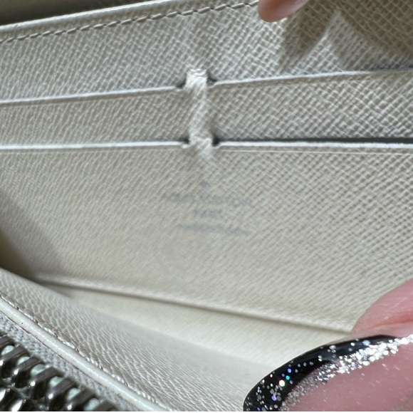 Louis Vuitton Epi rare zippy long wallet black and cream/ white wash GUC - Picture 12 of 17